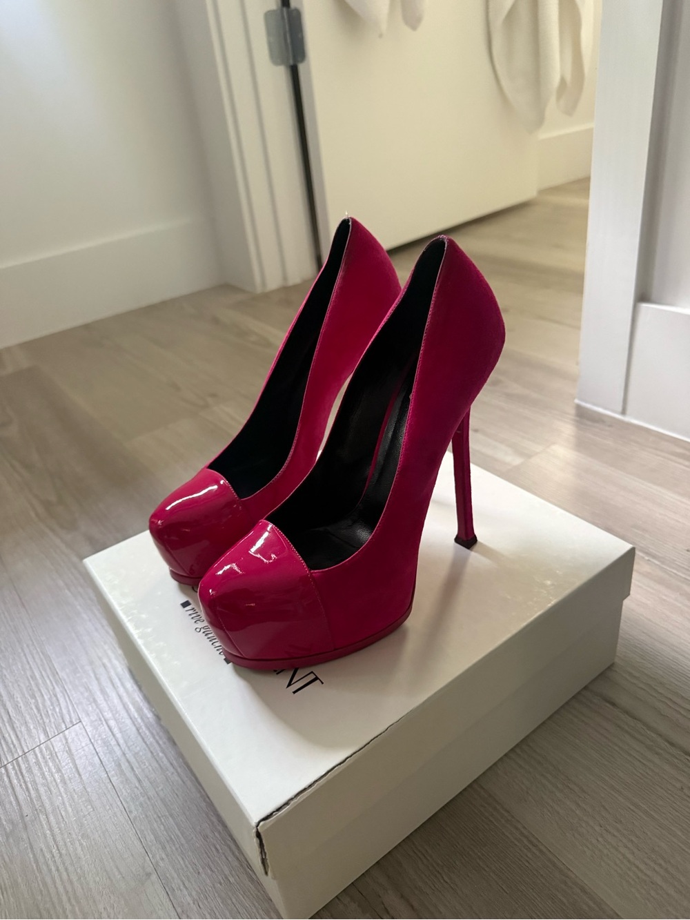 Saint Laurent Hot Pink Patent Leather Platform Pumps - Picture 3 of 6